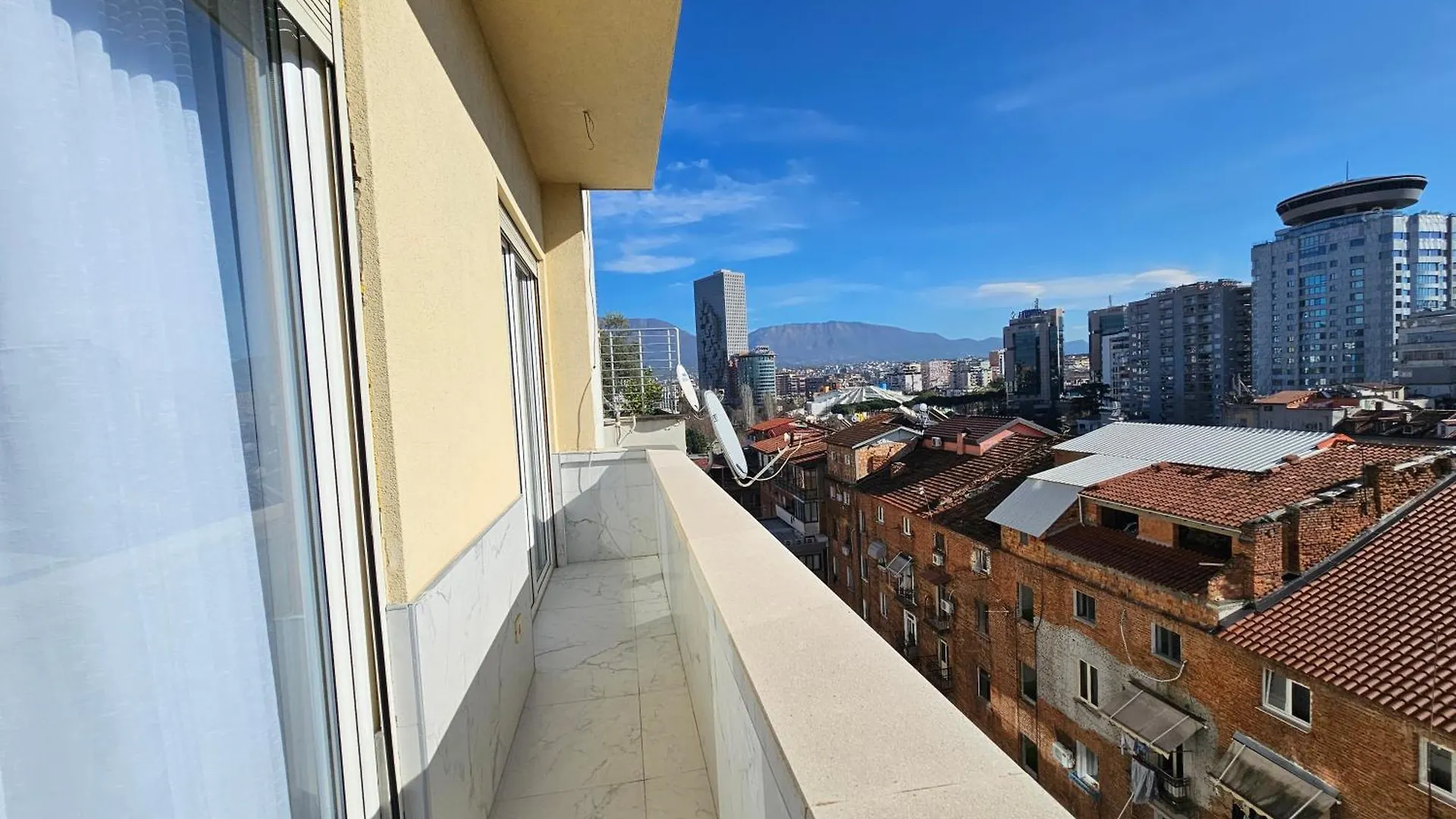 Pyramid Apartment Tirana 0*,  Albania