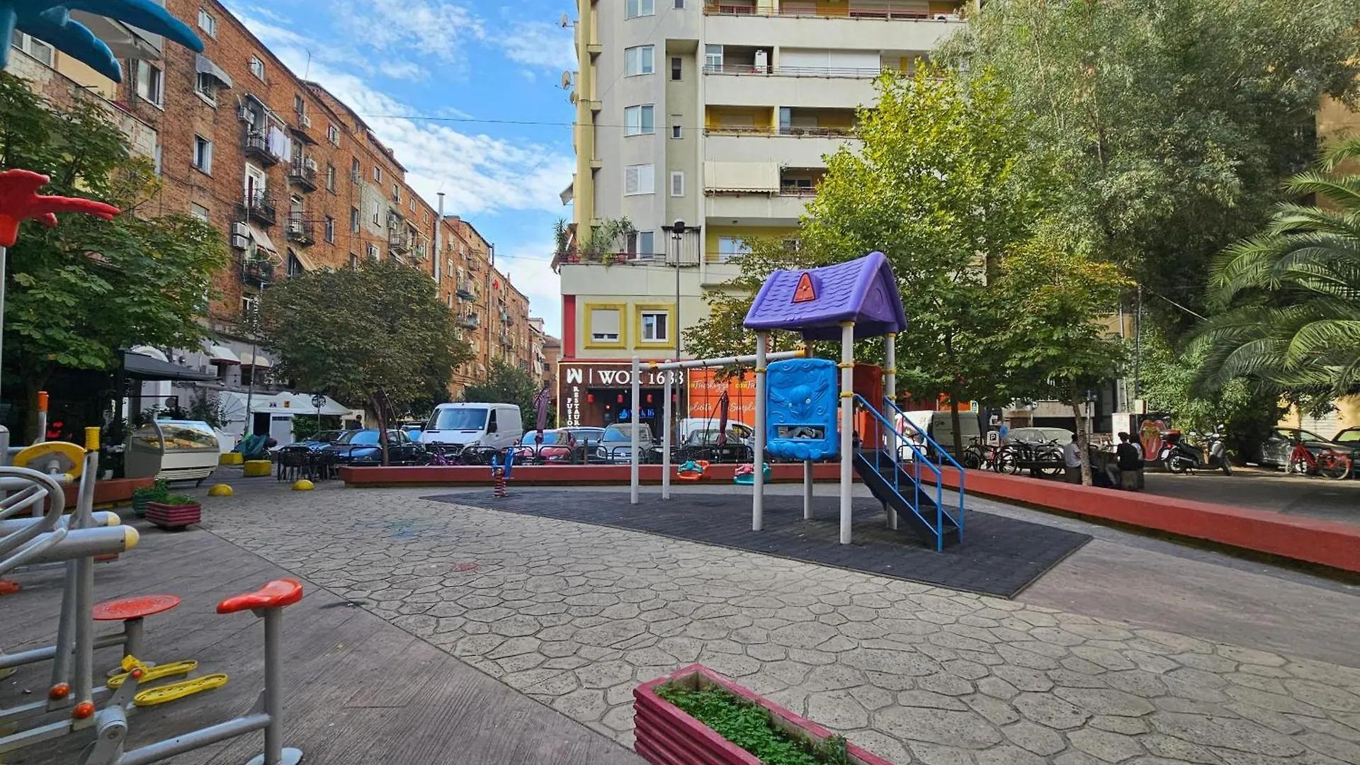 Pyramid Apartment Tirana 0*,  Albania